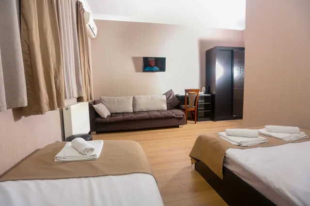 غرفة عائلية بسرير مزدوج وسرير فردي، New Metekhi Hotel 5/7