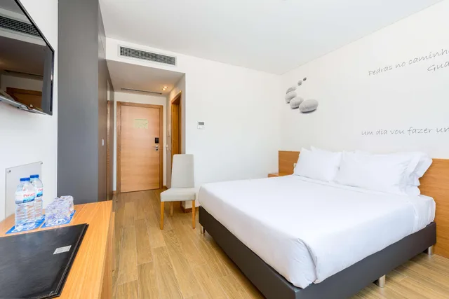 غرفة قياسية بسرير مزدوج، TRYP by Wyndham Leiria 2/5