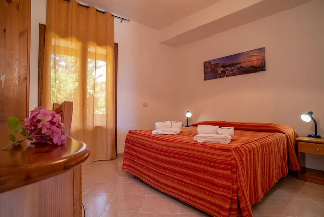 غرفة قياسية ثلاثية بسرير مزدوج وسرير فردي بإطلالة على الحديقة، Villaggio La Pizzuta 2/3