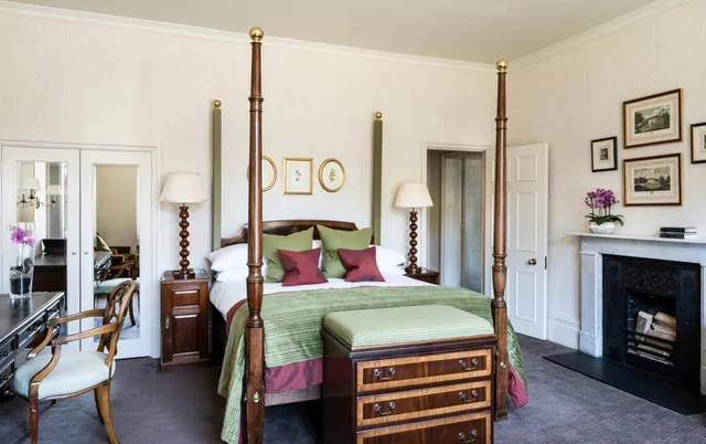 جناح بسرير كوين، Audleys Wood Hotel 1/1