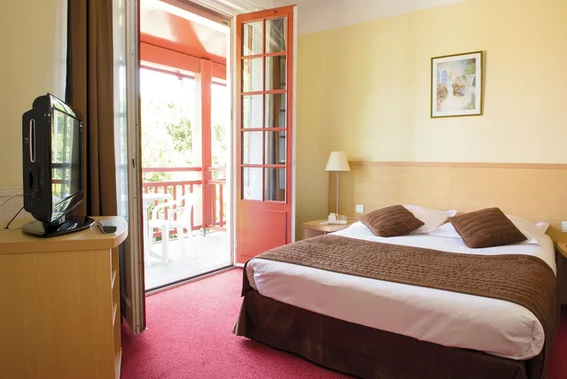 Comfort, Double Bed, Sofa, Balcony or Terrace، Hotel and Residence Vacances Bleues Orhoitza 1/6