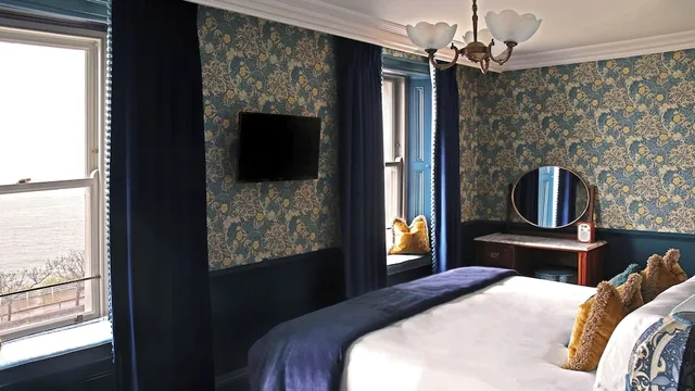 Deluxe, Double Bed, Sea View, Haddington House 3/6