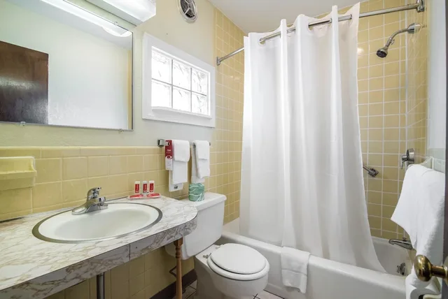 غرفة قياسية بسرير كوين، Econo Lodge Brattleboro South 5/5