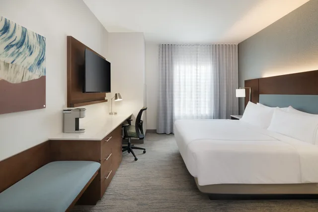 1 Bedroom, Suite, King Bed, Accessible, EVEN Hotel Bozeman Yellowstone Intl Arpt, an IHG Hotel 2/4