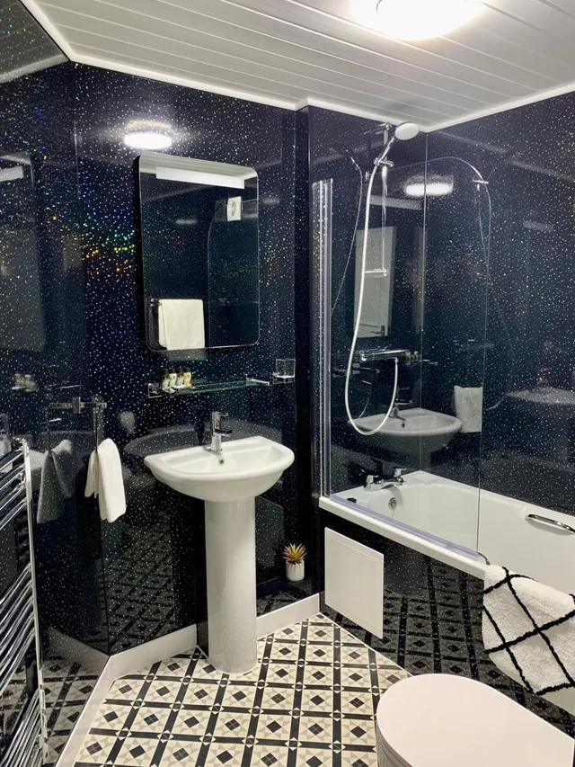 غرفة بسريرين منفصلين بمطبخ صغير، Sarum Hotel 9/10