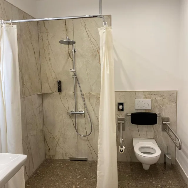 غرفة بسرير مزدوج لذوي الإعاقة، Hotel Aquino Berlin 4/4
