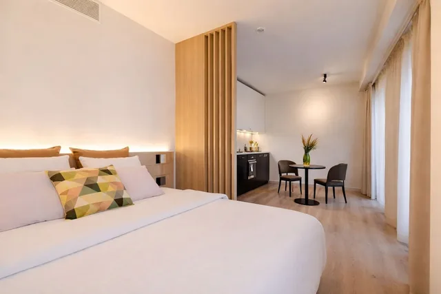 غرفة فاخرة بسرير كوين، Stay@Brussels 1/3