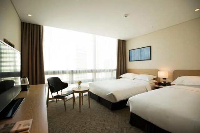 Room, 1 Double and 1 Single Bed, Side Sea View، Best Western Haeundae Hotel 6/6