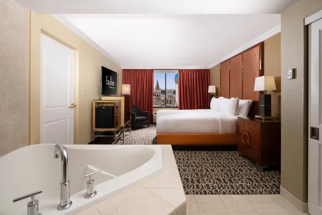 Resort, Luxury, Suite، Excalibur Hotel and Casino 2/2