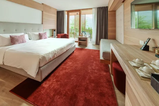 جناح جونيور، Lajadira Hotel 4/5