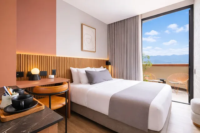 Superior, Queen Bed, Balcony, Heiss Hotel 6/10