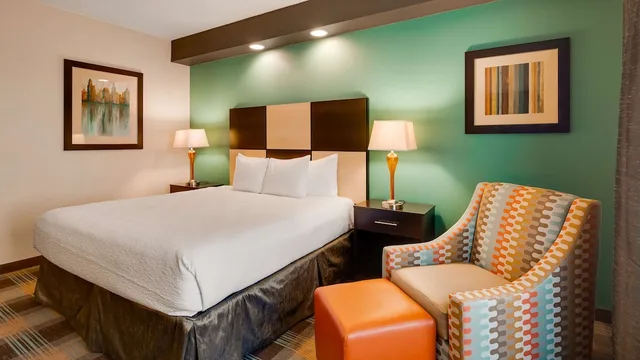غرفة قياسية بسرير كينج لذوي الإعاقة، Best Western Plus Atrium Inn & Suites 3/4