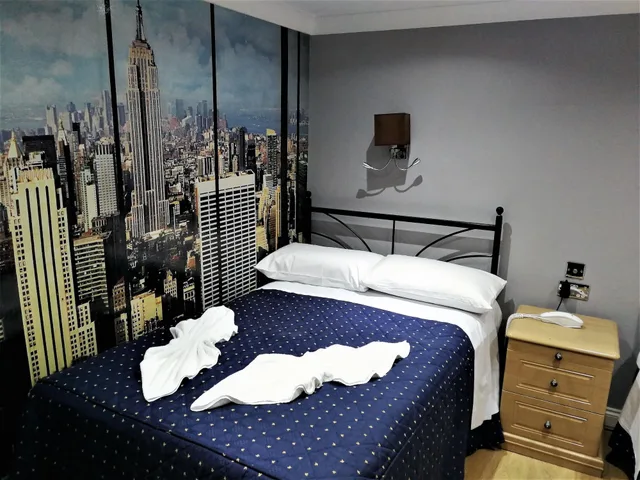 غرفة قياسية ثلاثية، Central Hotel 2/6