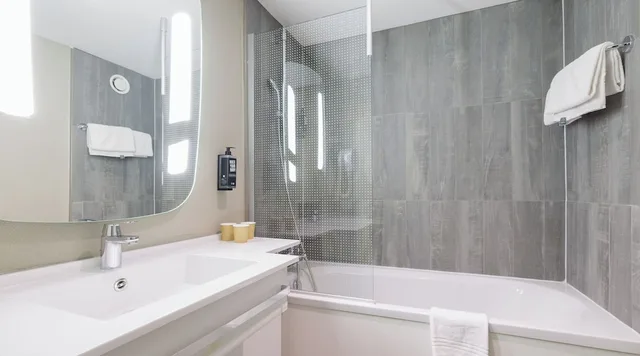 غرفة سوبيريور بسرير مزدوج مع أريكة، Ibis Toulon La Valette 3/4