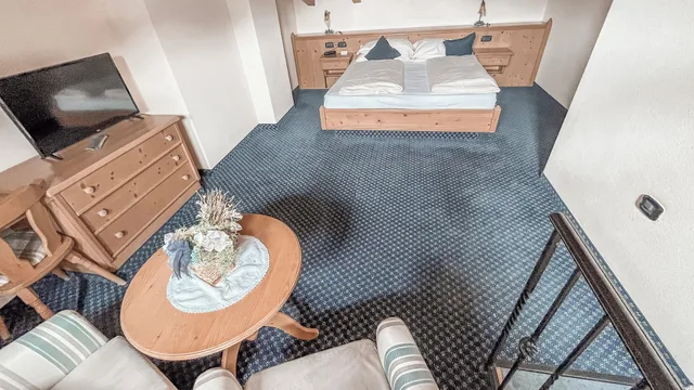 Junior Suite, Balcony, Flora Hotel 9/10