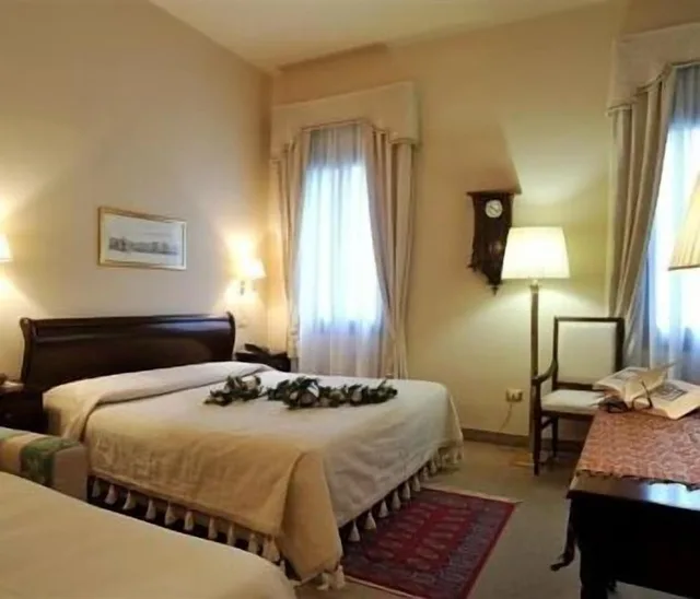غرفة ثلاثية بسرير كوين وسرير فردي، Villa Crispi 2/3