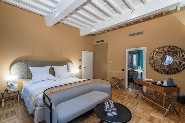 جناح جونيور، Hotel Number Nine 2/3