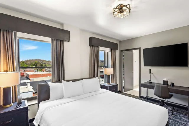 غرفة قياسية بسرير كينج، Tygart Hotel, Ascend Hotel Collection Elkins WV 2/10