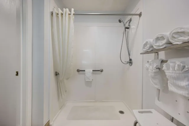 Standard, King Bed, Accessible, SureStay Hotel by Best Western Tuscaloosa Southeast 8/8