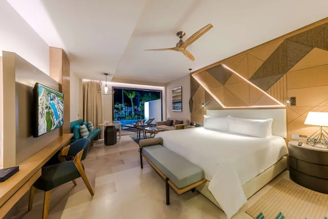 Swim Out, Junior Suite, King Bed, Partial Ocean View، Haven Riviera Cancun Resort & Spa All Inclusive - Adults Only 1/2
