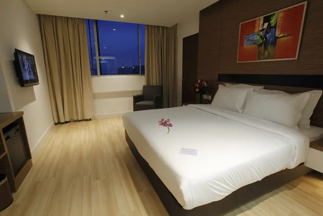 Deluxe, King Bed, Hotel Excelsior Ipoh 1/3