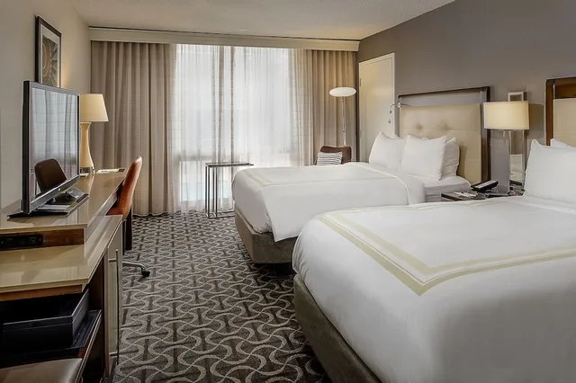 غرفة قياسية بسريرين مزدوجين لذوي الإعاقة، Marriott St. Louis Airport 2/7
