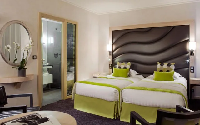 غرفة كلاسيكية بسرير كينج بإطلالة على المدينة، Le Grand Hotel Des Thermes 2/10