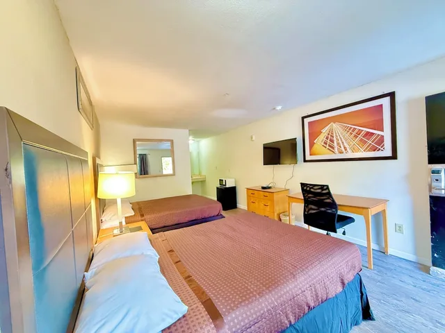 غرفة بسريرين كوين، Woodbridge Inn By OYO Rome 1/9