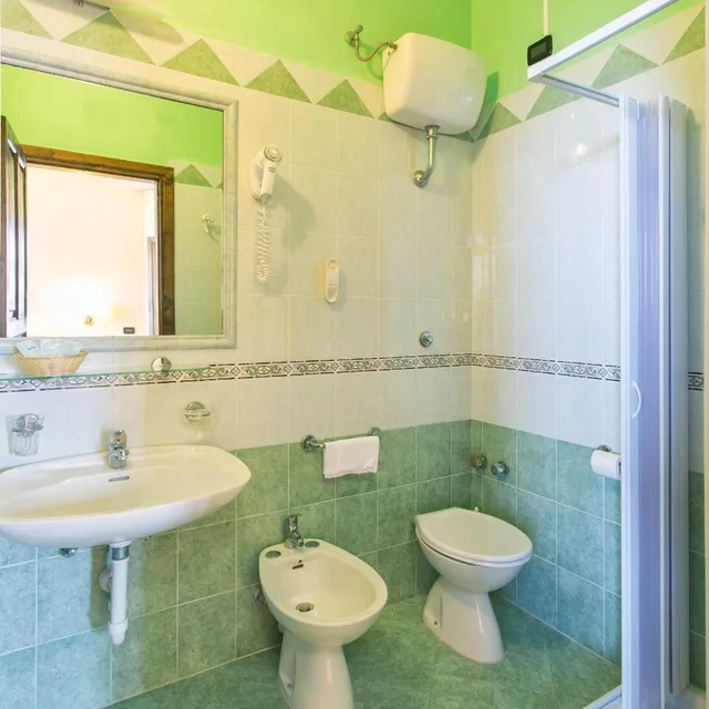 غرفة بسرير مزدوج أو سريرين منفصلين بإطلالة على البحر، Parco dei Principi Resort & Spa Ischia 6/7