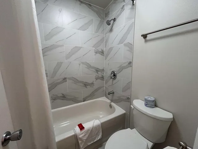 غرفة بسريرين كوين بمطبخ صغير، SureStay by Best Western Kapuskasing 3/4