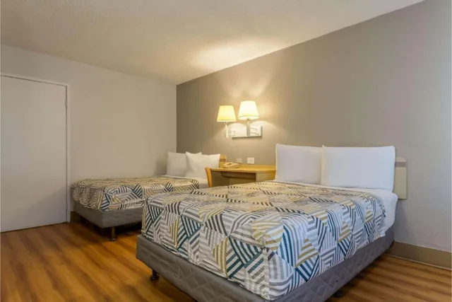 غرفة رباعية بسريرين مزدوجين، Motel6 Hayward, CA – Silicon Valley Gateway 1/5