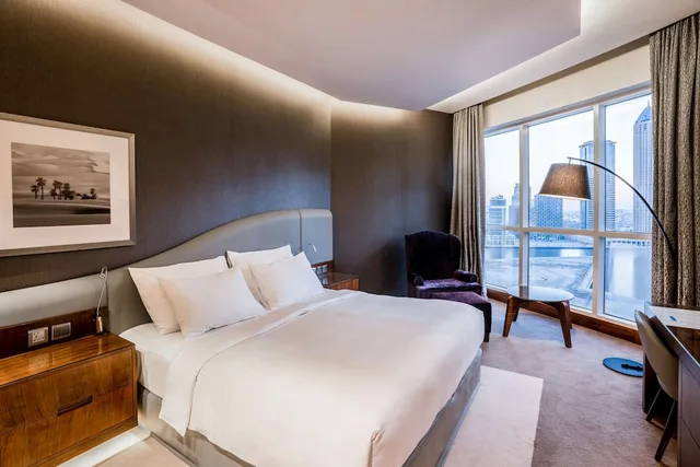 Standard, King Bed, Downtown View، Radisson Blu Hotel Dubai Waterfront 3/7