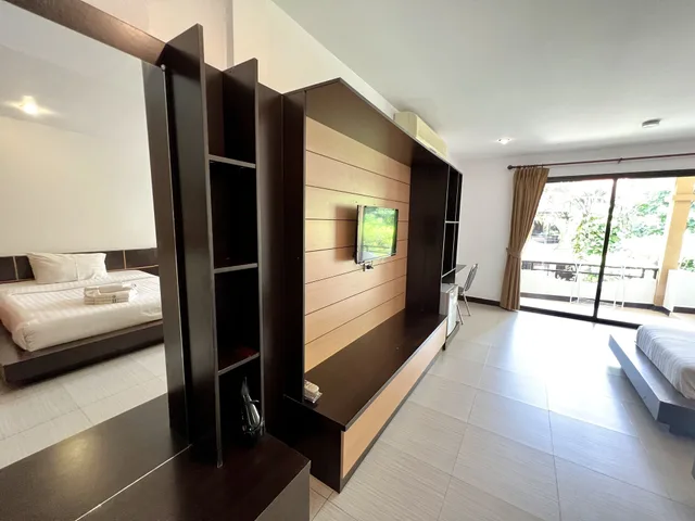 غرفة غراند ديلوكس بسرير كوين وسرير فردي بشرفة، Hotel La Villa Khon Kaen 2/4