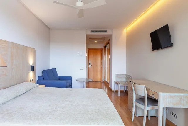 Room, Twin Beds, Street View، AGH Canet 1/1
