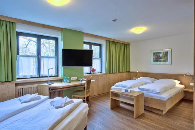 غرفة رباعية بسرير كينج، Hotel Gasthof zur Muhle 2/6
