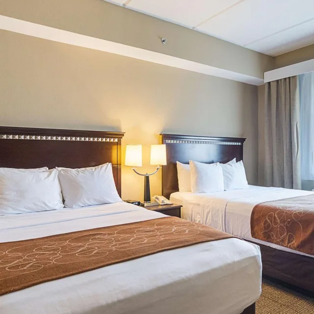 جناح بسرير كوين بشرفة، Comfort Suites Beachside 1/10