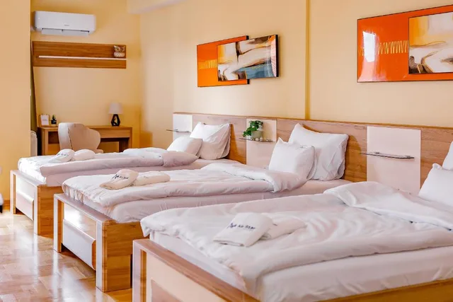 غرفة قياسية ثلاثية، Hotel Airstar 1/3