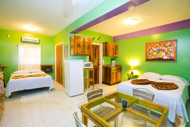 غرفة بسريرين كوين بإطلالة، Bananarama Dive and Beach Resort 1/2