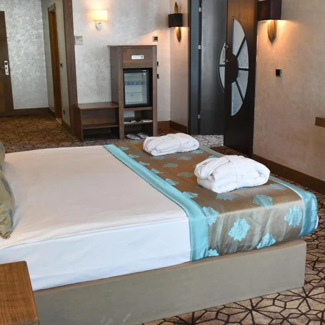 جناح، Inegol Royal Hotel 7/10