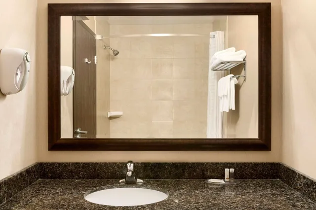 Suite, King Bed, Sofa, Days Inn By Wyndham Innisfail 2/2