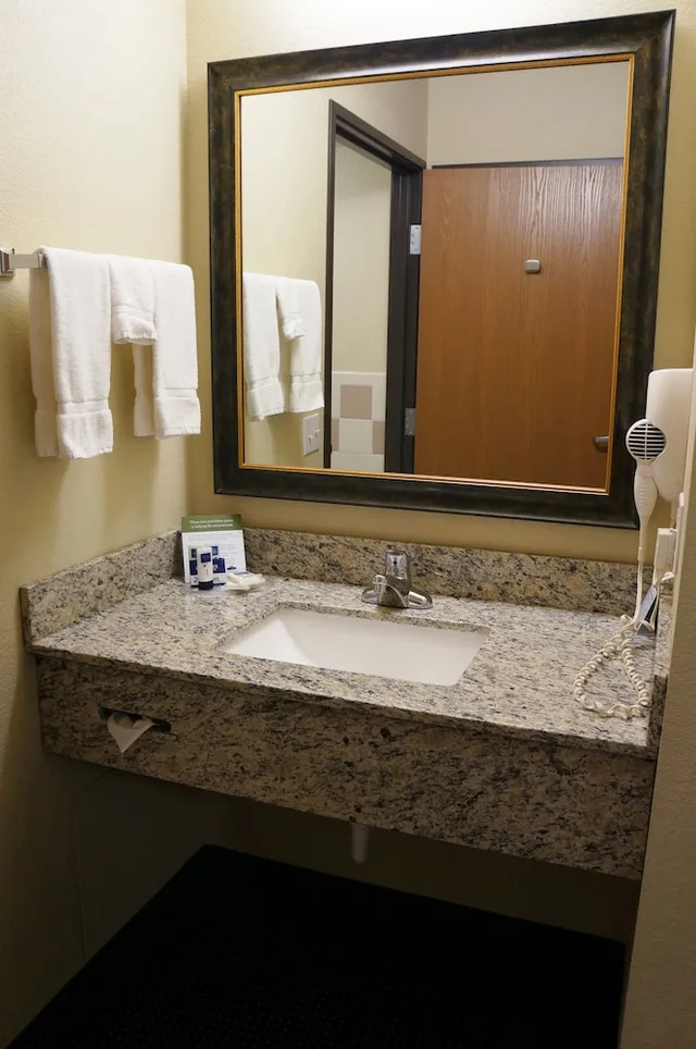 غرفة سوبيريور بسرير كينج، AmericInn by Wyndham Fort Dodge 4/4