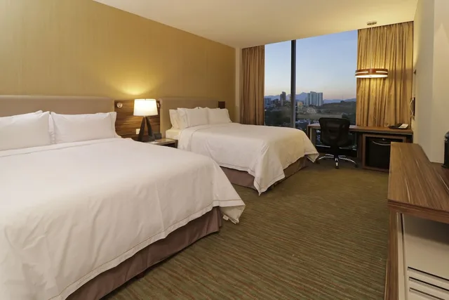 Standard, 2 Queen Beds, Extra Floor Space، Holiday Inn Express Suites Monterrey Valle 2/10