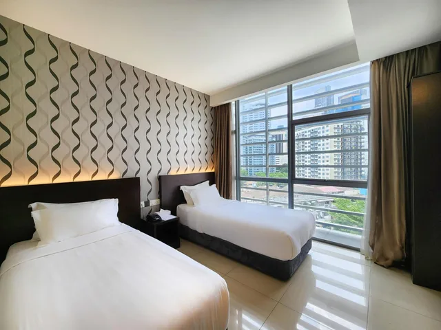 غرفة ديلوكس بسريرين منفصلين بإطلالة، IZUMI HOTEL BUKIT BINTANG 3/8