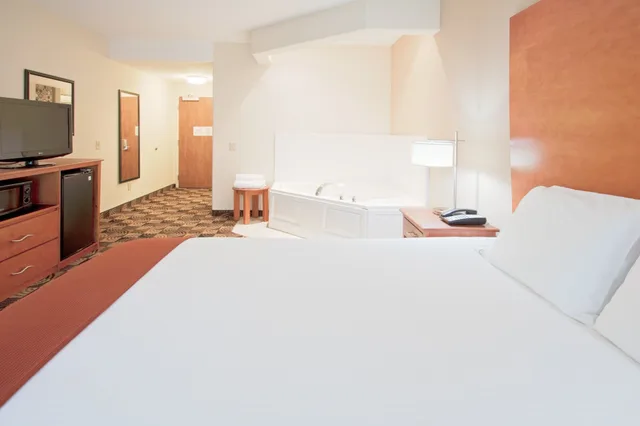 جناح بسرير كينج مع أريكة، Holiday Inn Express Hotel Suites Bainbridge 1/1