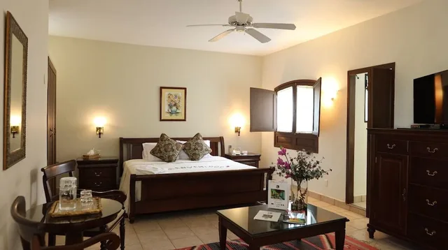غرفة جونيور بسرير كينج بحوض استحمام، Hacienda Los Laureles 6/10