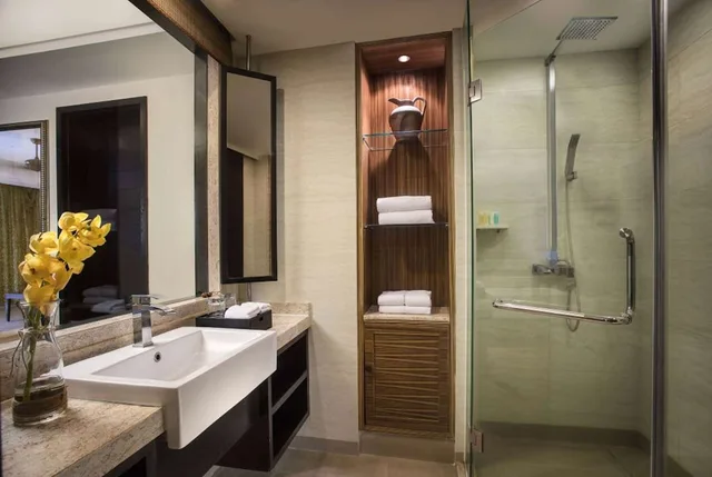 غرفة سوبيريور بسريرين مزدوجين بإطلالة على الحديقة، Ramada Plaza by Wyndham Sanya Bay 6/8