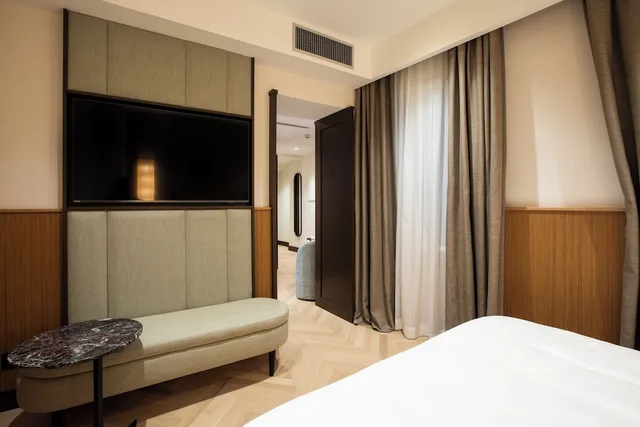 Superior, Queen Bed, Circle 6 Rome Hotel 5/8