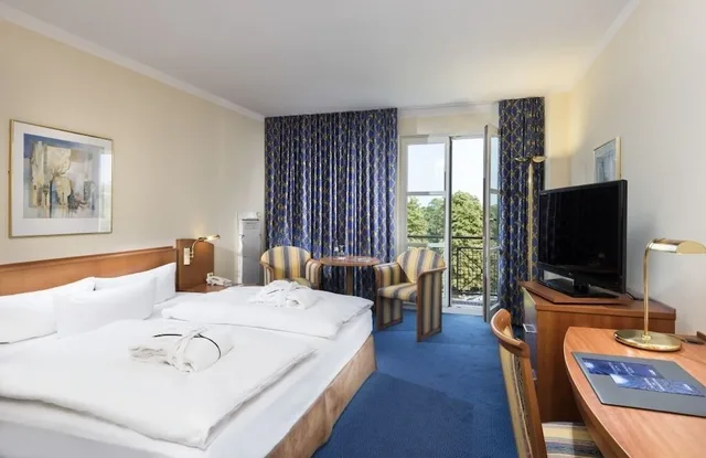 غرفة سوبيريور بسريرين منفصلين بإطلالة على المتنزه، Radisson Blu Hotel, Halle-Merseburg 1/2