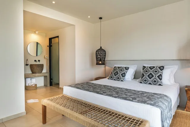 جناح جونيور بسرير كوين بإطلالة على البحر، Amaronda Resort Spa 2/5