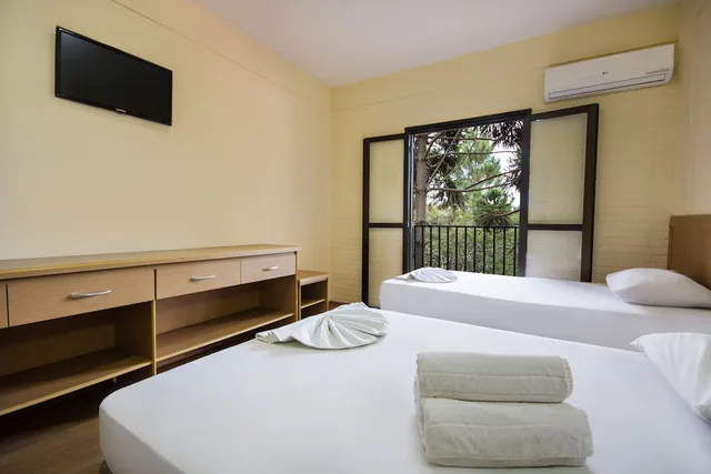 غرفة تنفيذية رباعية بسريرين مزدوجين بشرفة، Hotel Vilage Inn All Inclusive Pocos de Caldas By Nacional Inn 1/7